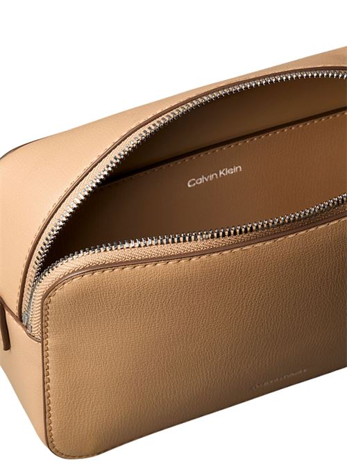 Borsa a tracolla con logo Calvin Klein | LV04F3276GRAJ